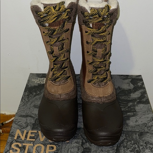 Women North Face boots - Picture 4 of 6